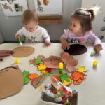 Zajęcia dydaktyczne na temat zwierząt przygotowującym się do zimy.