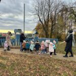 Zajęcia dydaktyczne na temat zwierząt przygotowującym się do zimy.