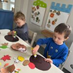 Zajęcia dydaktyczne na temat zwierząt przygotowującym się do zimy.