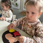 Zajęcia dydaktyczne na temat zwierząt przygotowującym się do zimy.