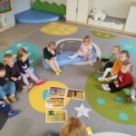 Zajęcia dydaktyczne pt. Przyszła do nas choinka zielona