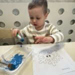 Zajęcia dydaktyczne na temat zabaw na śniegu.