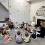 Zajęcia dydaktyczne na temat zabaw na śniegu.