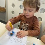 Zajęcia dydaktyczne na temat zabaw na śniegu.