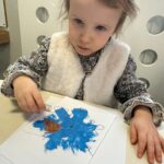 Zajęcia dydaktyczne na temat zabaw na śniegu.