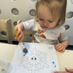 Zajęcia dydaktyczne na temat zabaw na śniegu.