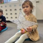 Zajęcia dydaktyczne na temat zabaw na śniegu.