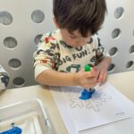 Zajęcia dydaktyczne na temat zabaw na śniegu.