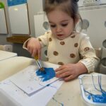 Zajęcia dydaktyczne na temat zabaw na śniegu.