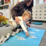 Zajęcia dydaktyczne na temat lasu zimową porą.