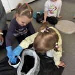 Zajęcia dydaktyczne na temat prac porządkowych.