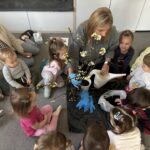 Zajęcia dydaktyczne na temat prac porządkowych.